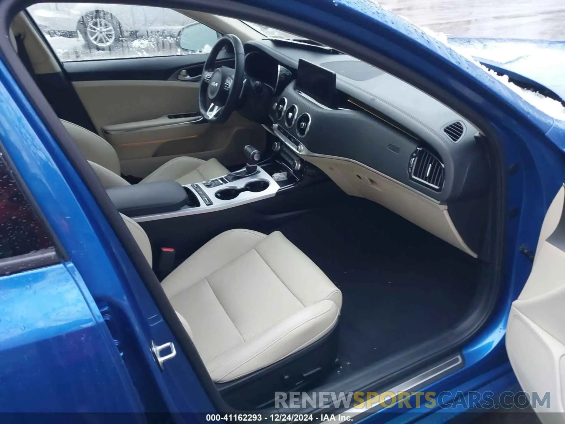 5 Photograph of a damaged car KNAE45LCXN6107958 KIA STINGER 2022