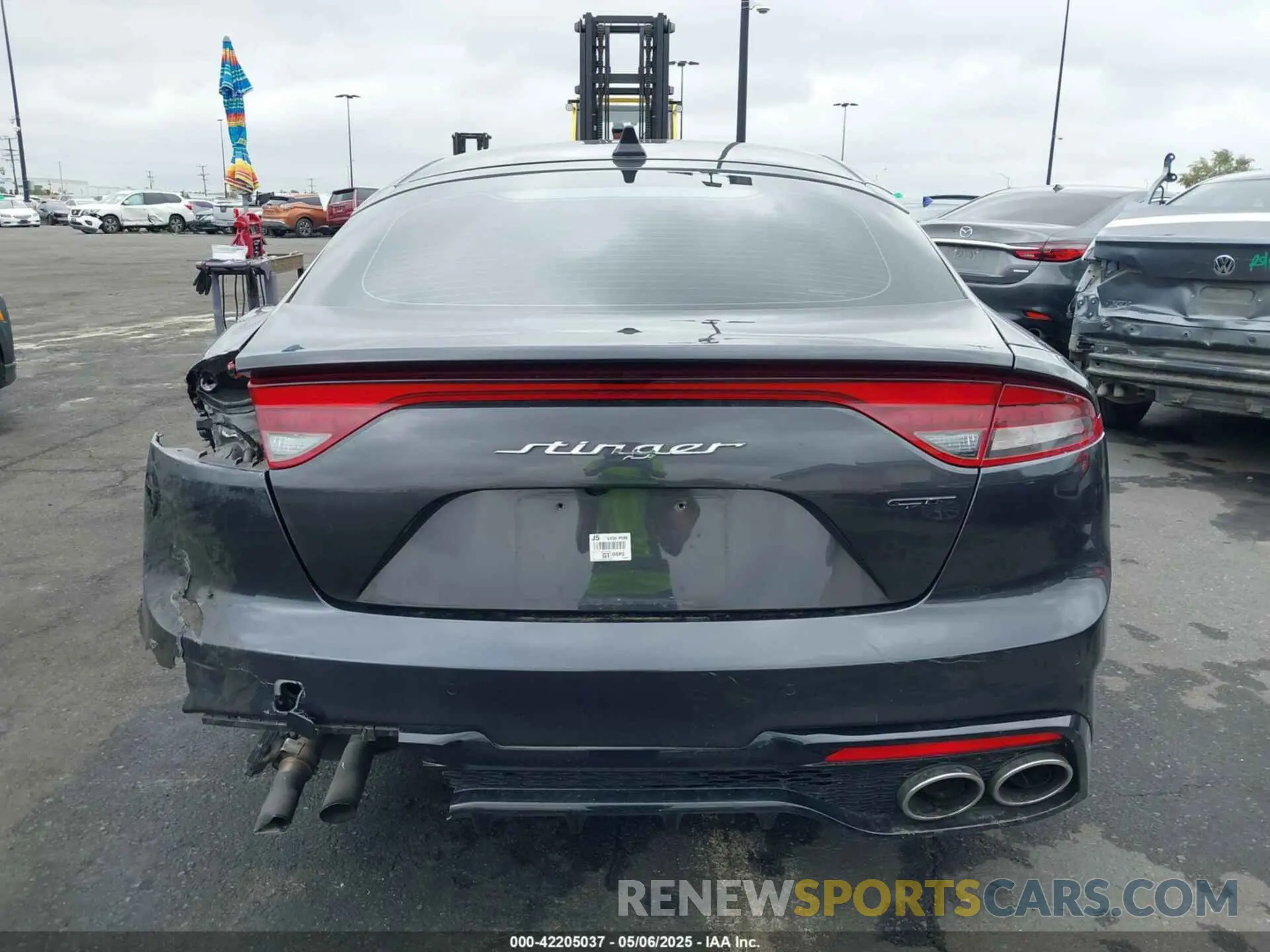 17 Photograph of a damaged car KNAE55LC2N6100662 KIA STINGER 2022