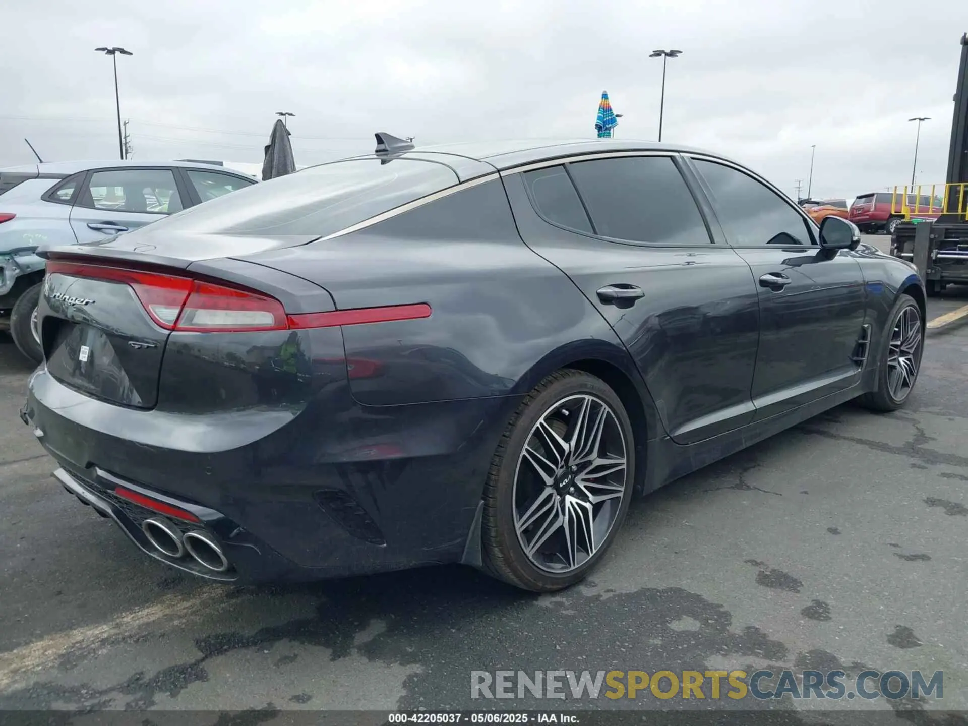 4 Photograph of a damaged car KNAE55LC2N6100662 KIA STINGER 2022