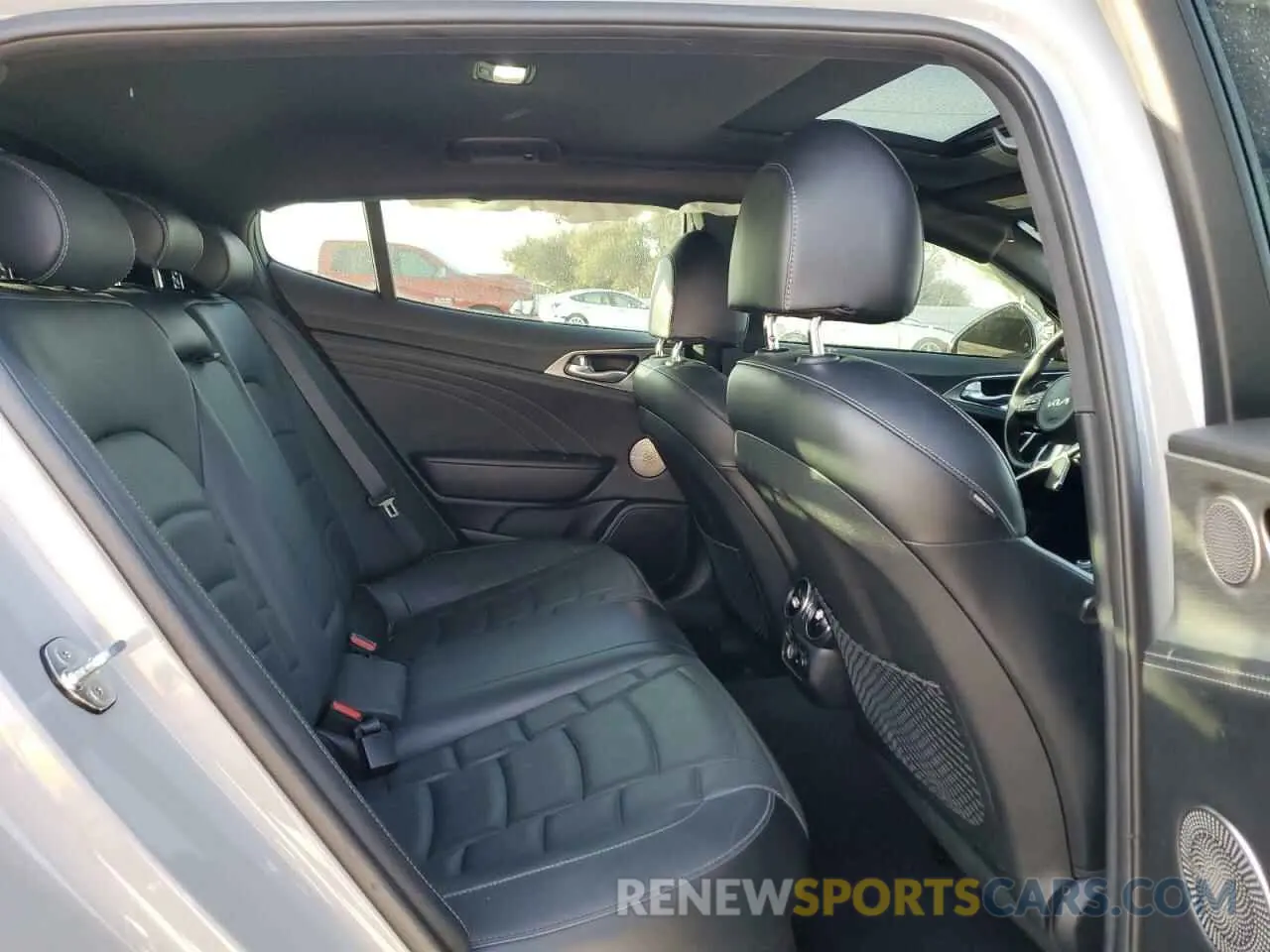 11 Photograph of a damaged car KNAE55LC7N6120180 KIA STINGER 2022