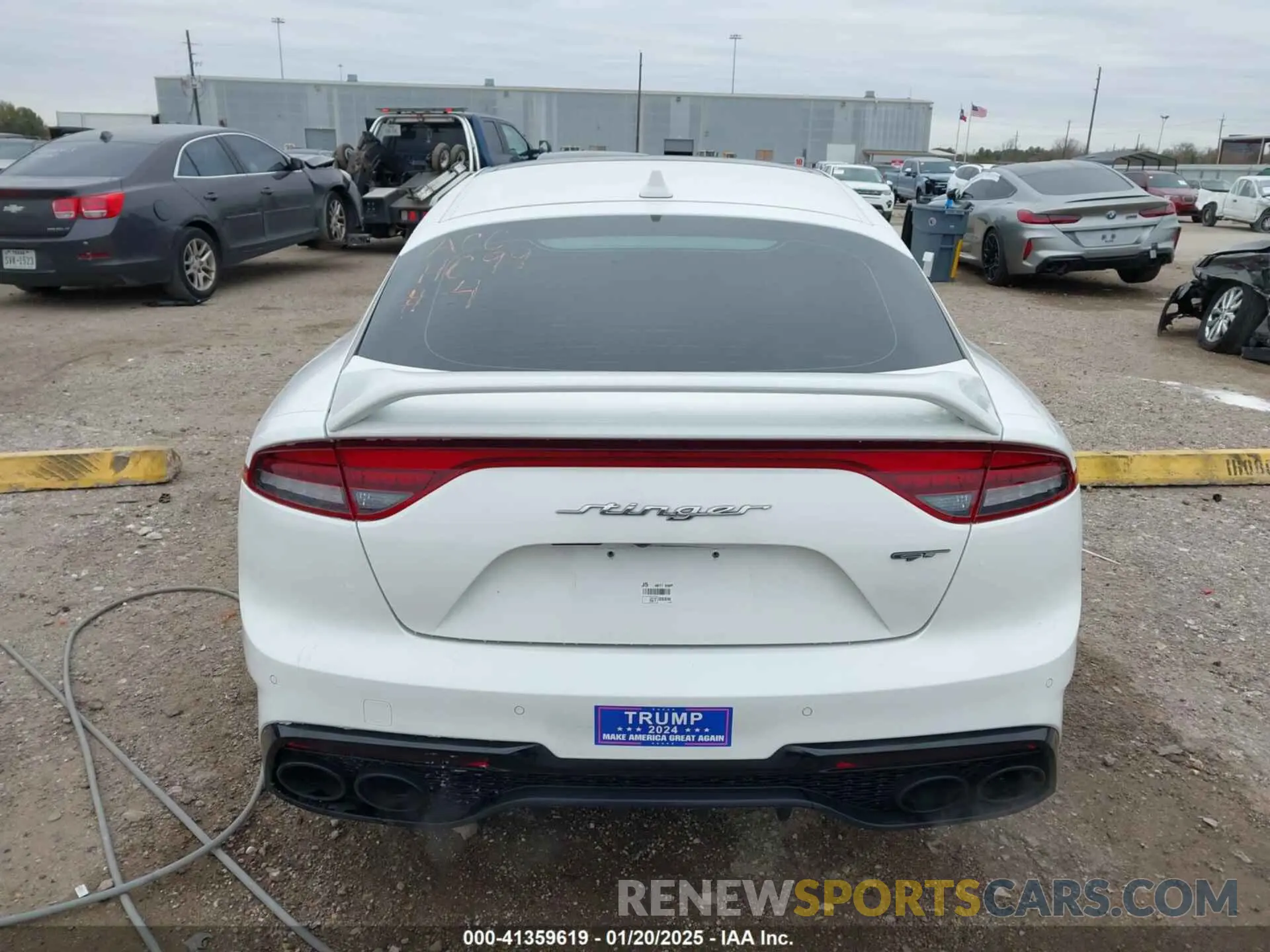 17 Photograph of a damaged car KNAE55LCXN6108962 KIA STINGER 2022