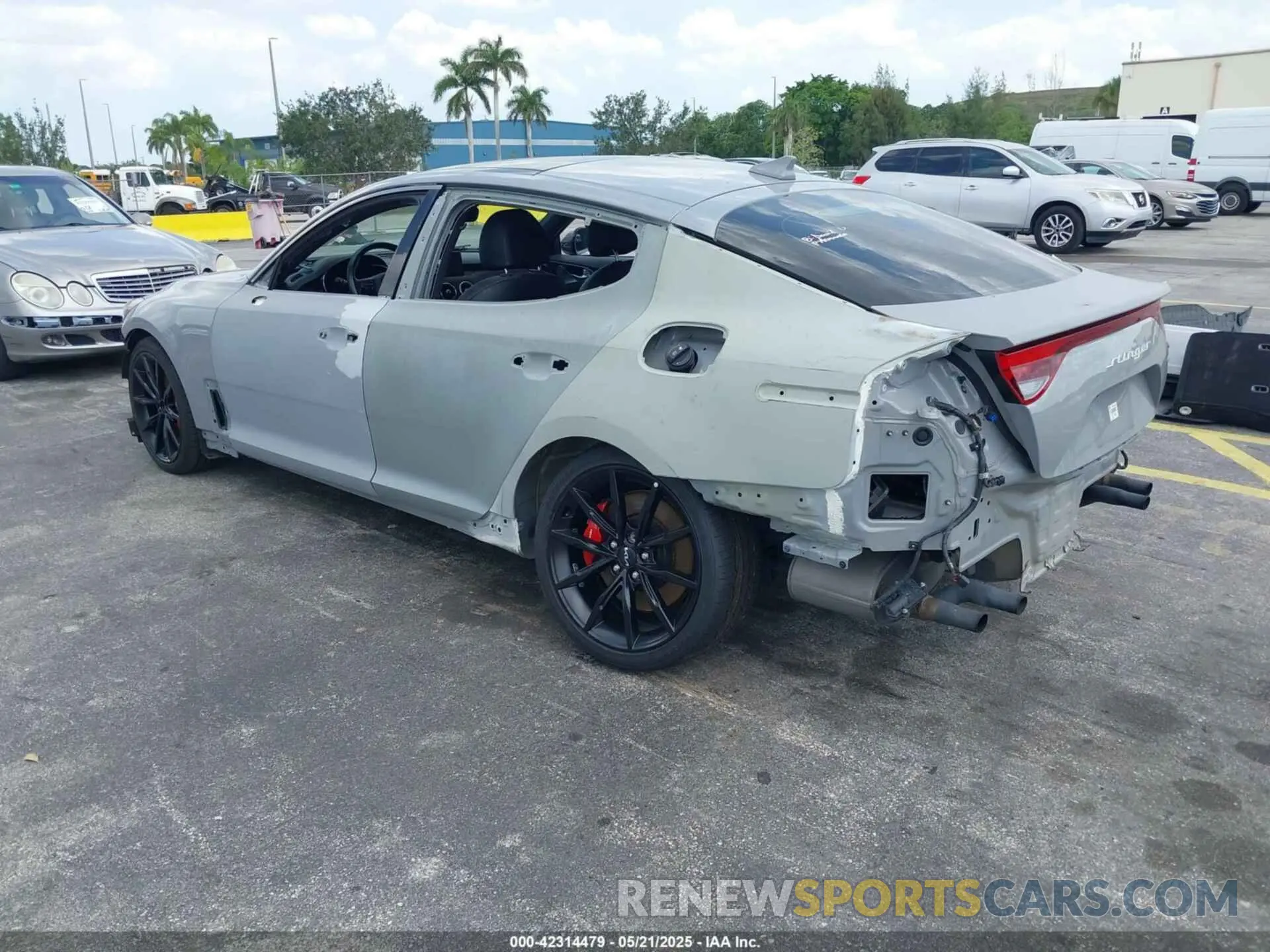 3 Photograph of a damaged car KNAE55LC9P6126081 KIA STINGER 2023