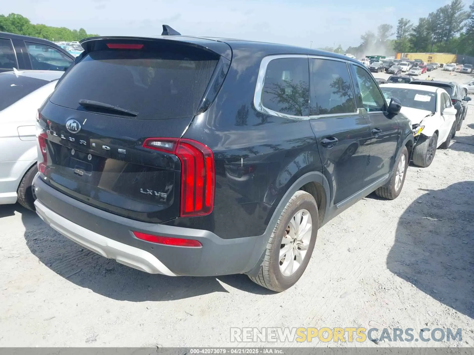 4 Photograph of a damaged car 5XYP24HC0LG013036 KIA TELLURIDE 2020