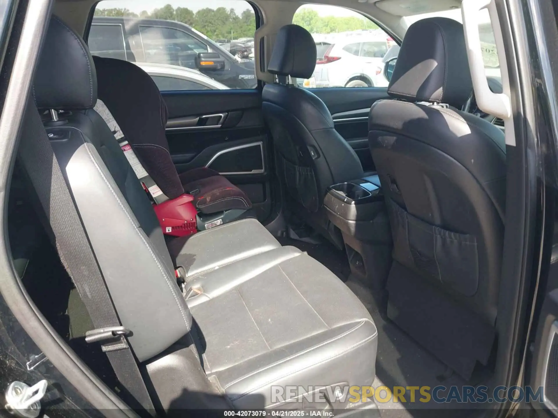 8 Photograph of a damaged car 5XYP24HC0LG013036 KIA TELLURIDE 2020