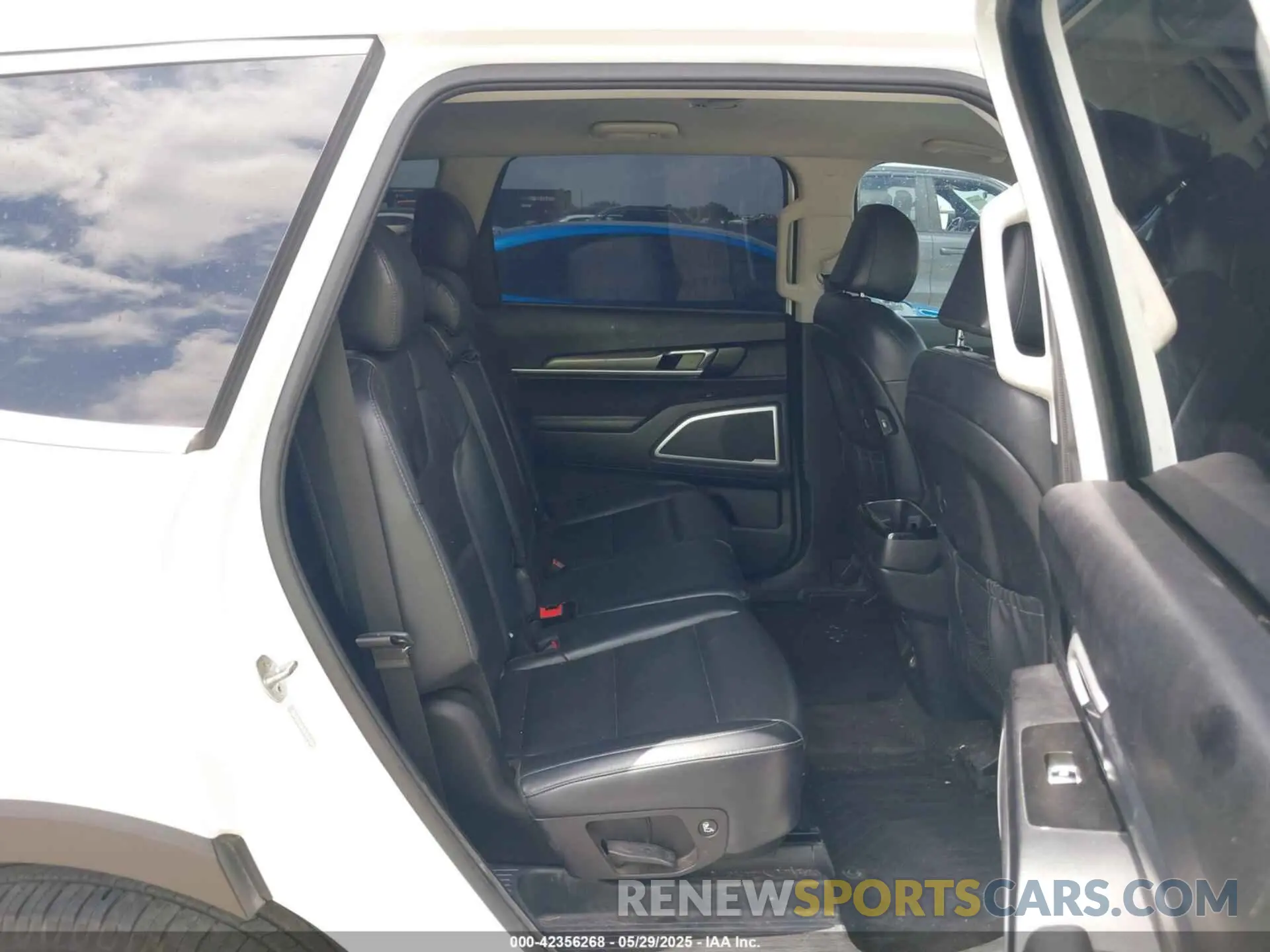 8 Photograph of a damaged car 5XYP24HC0LG017040 KIA TELLURIDE 2020