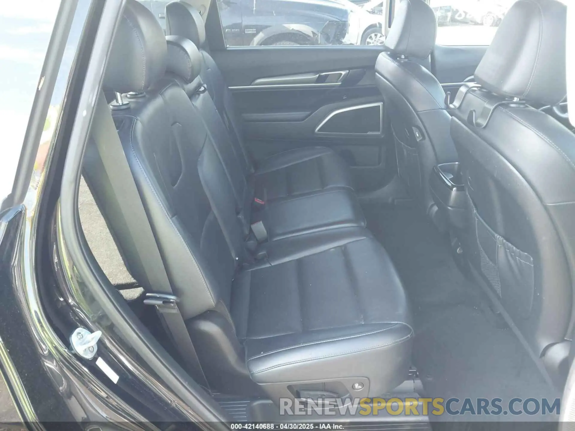 8 Photograph of a damaged car 5XYP24HC1LG010534 KIA TELLURIDE 2020