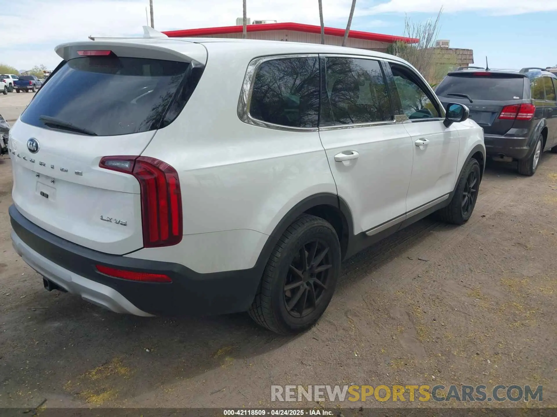 4 Photograph of a damaged car 5XYP24HC3LG087793 KIA TELLURIDE 2020