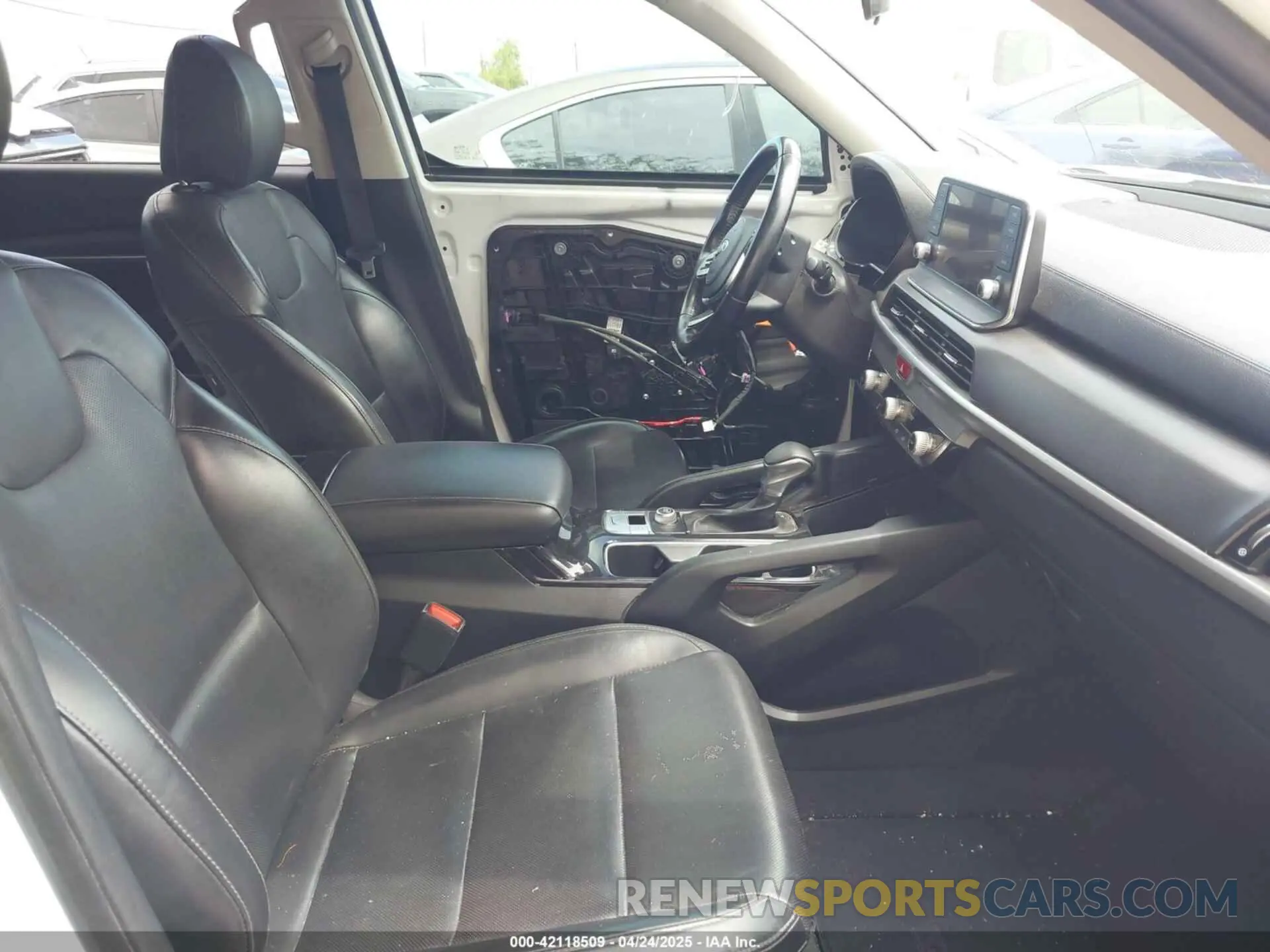 5 Photograph of a damaged car 5XYP24HC3LG087793 KIA TELLURIDE 2020