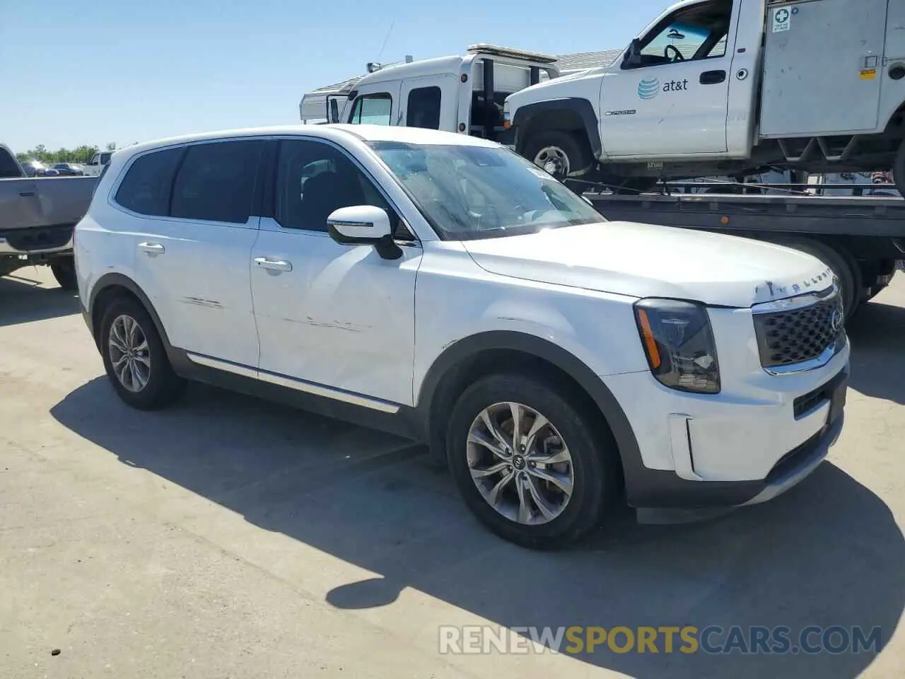 4 Photograph of a damaged car 5XYP24HC6LG015549 KIA TELLURIDE 2020