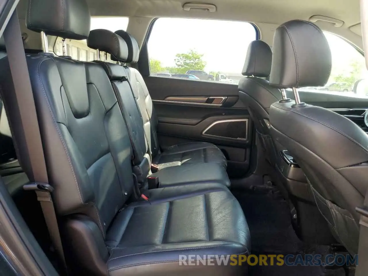 11 Photograph of a damaged car 5XYP24HC7LG015950 KIA TELLURIDE 2020