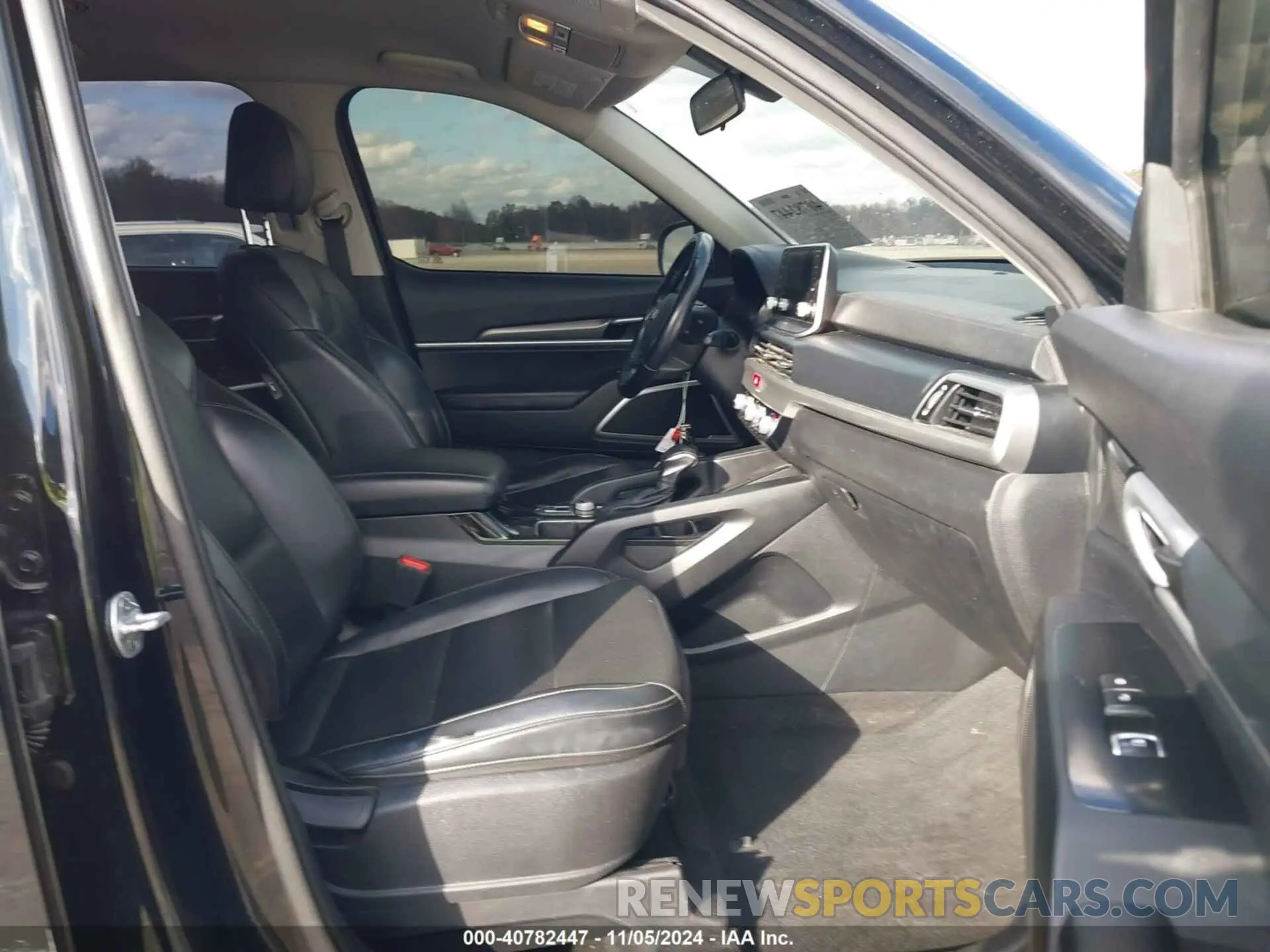 5 Photograph of a damaged car 5XYP24HCXLG028711 KIA TELLURIDE 2020