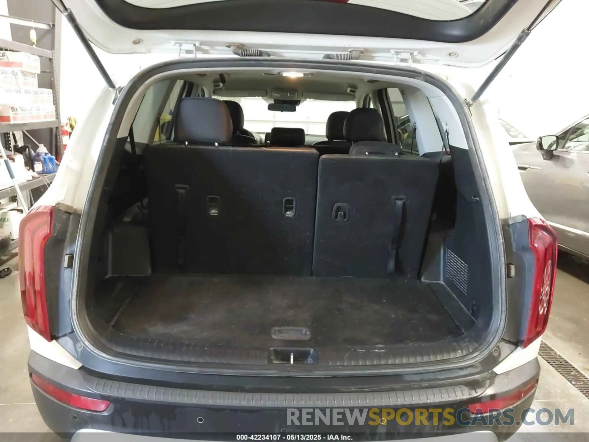 18 Photograph of a damaged car 5XYP2DHC1LG052749 KIA TELLURIDE 2020
