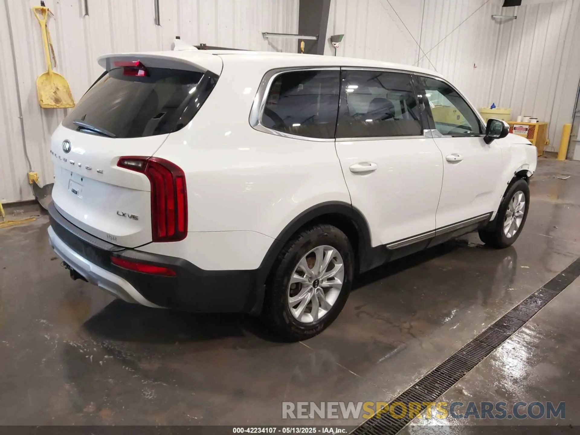 4 Photograph of a damaged car 5XYP2DHC1LG052749 KIA TELLURIDE 2020