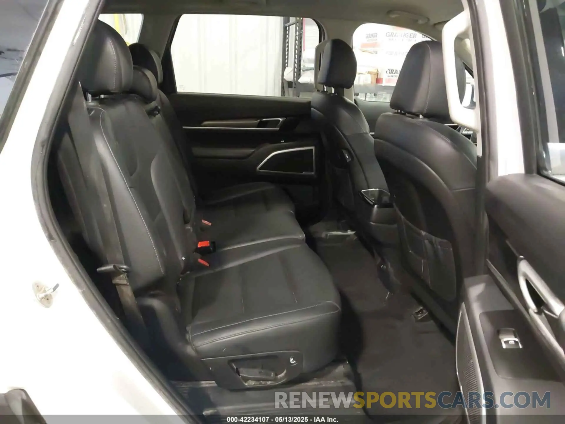 8 Photograph of a damaged car 5XYP2DHC1LG052749 KIA TELLURIDE 2020