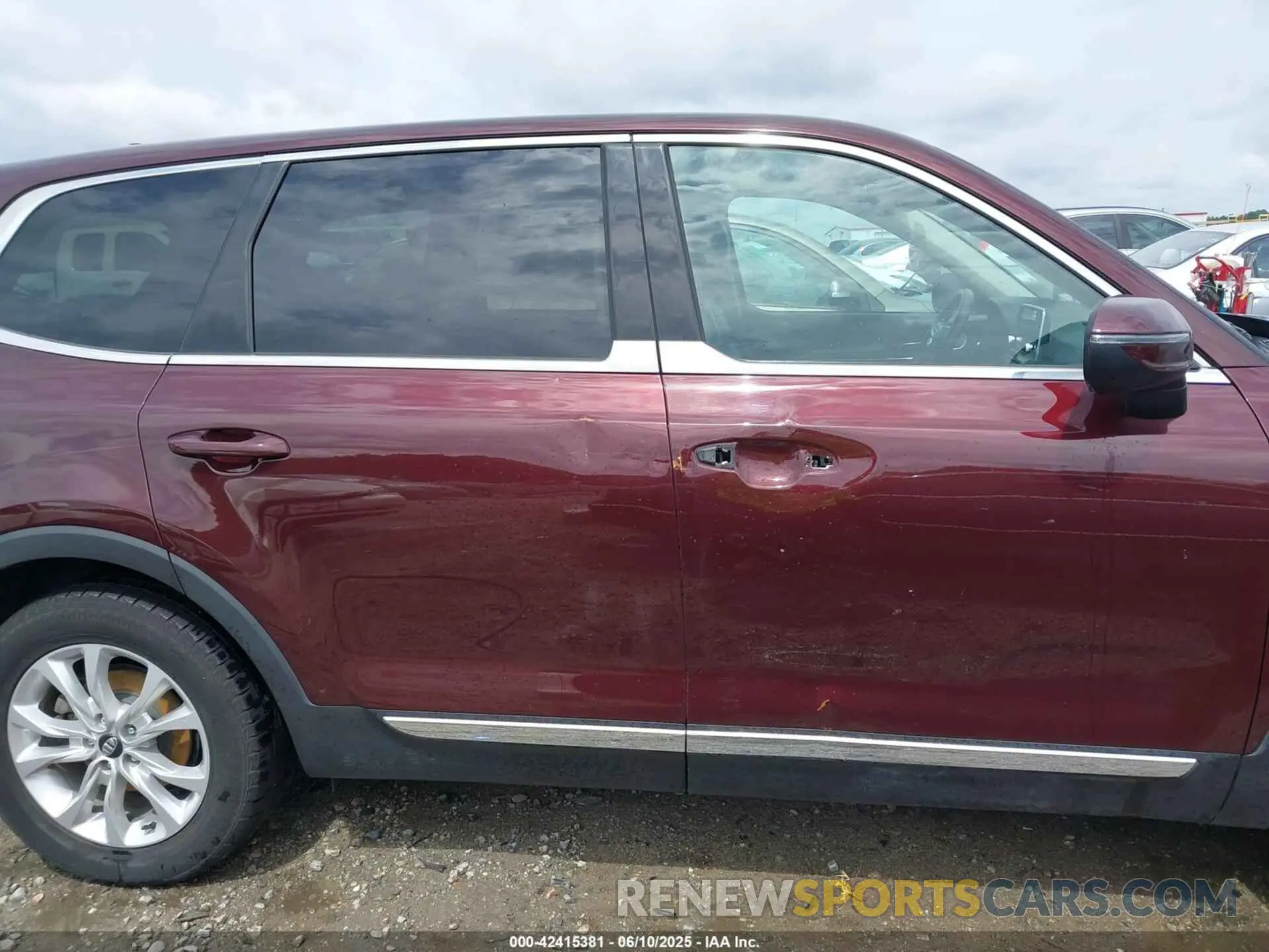 13 Photograph of a damaged car 5XYP2DHC4LG015923 KIA TELLURIDE 2020