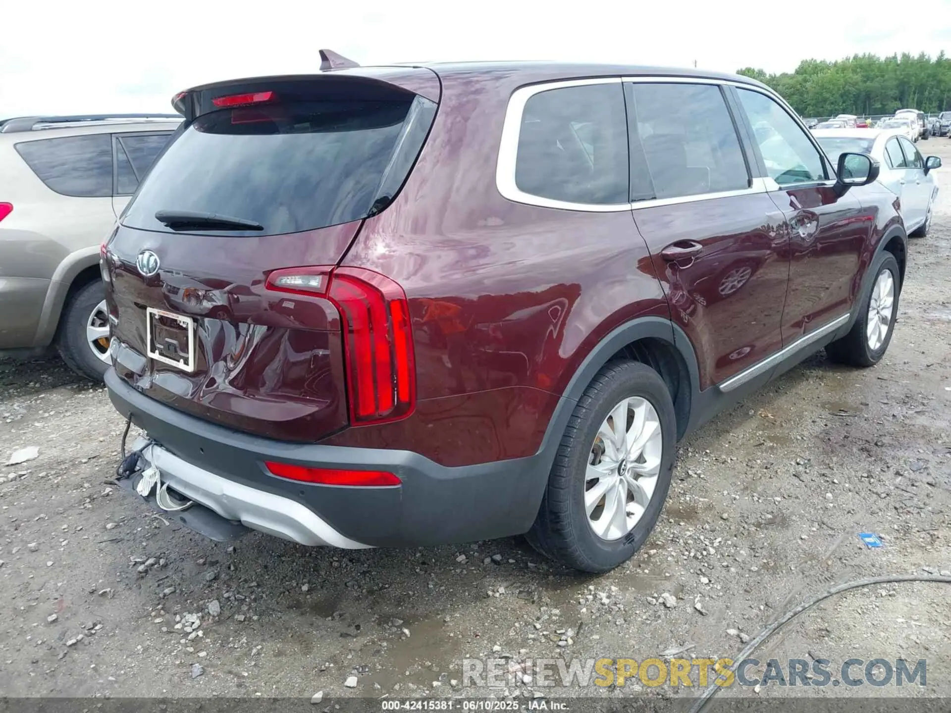 4 Photograph of a damaged car 5XYP2DHC4LG015923 KIA TELLURIDE 2020