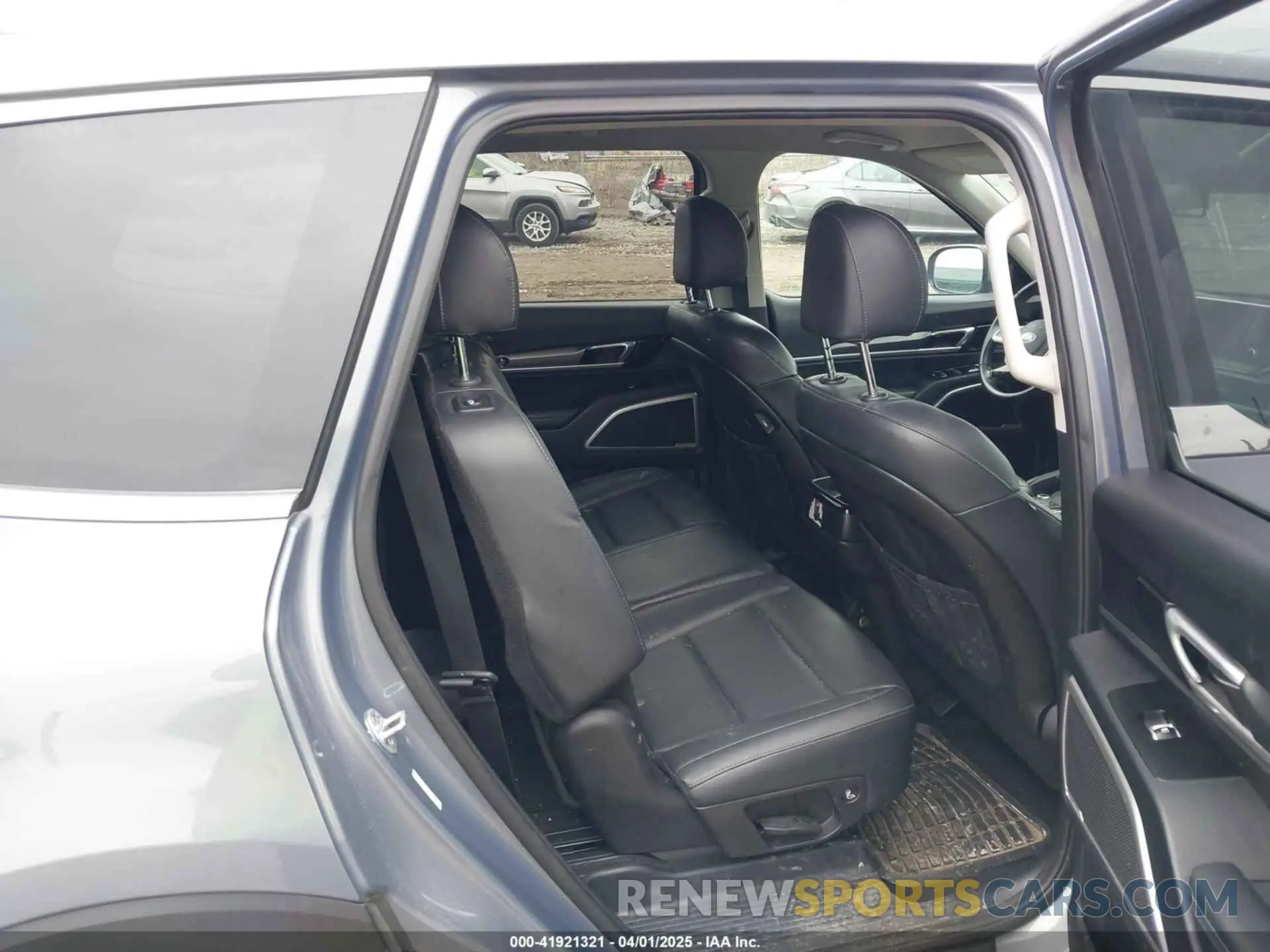 8 Photograph of a damaged car 5XYP2DHC7LG048995 KIA TELLURIDE 2020