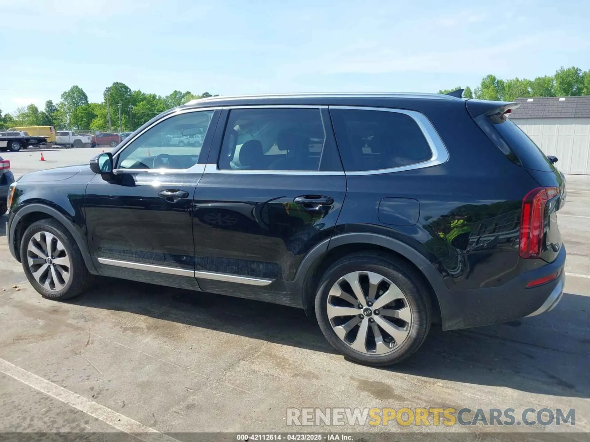 14 Photograph of a damaged car 5XYP34HC0LG068180 KIA TELLURIDE 2020