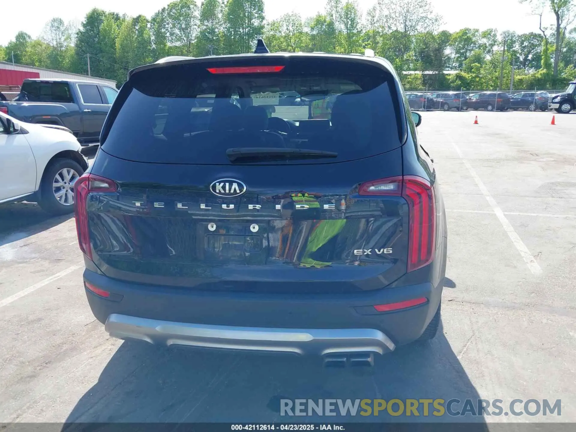 16 Photograph of a damaged car 5XYP34HC0LG068180 KIA TELLURIDE 2020