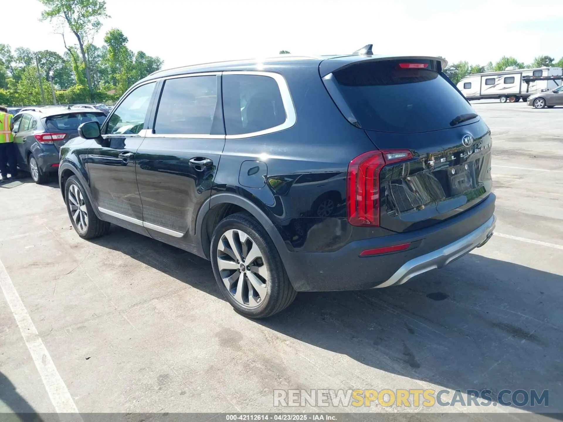 3 Photograph of a damaged car 5XYP34HC0LG068180 KIA TELLURIDE 2020