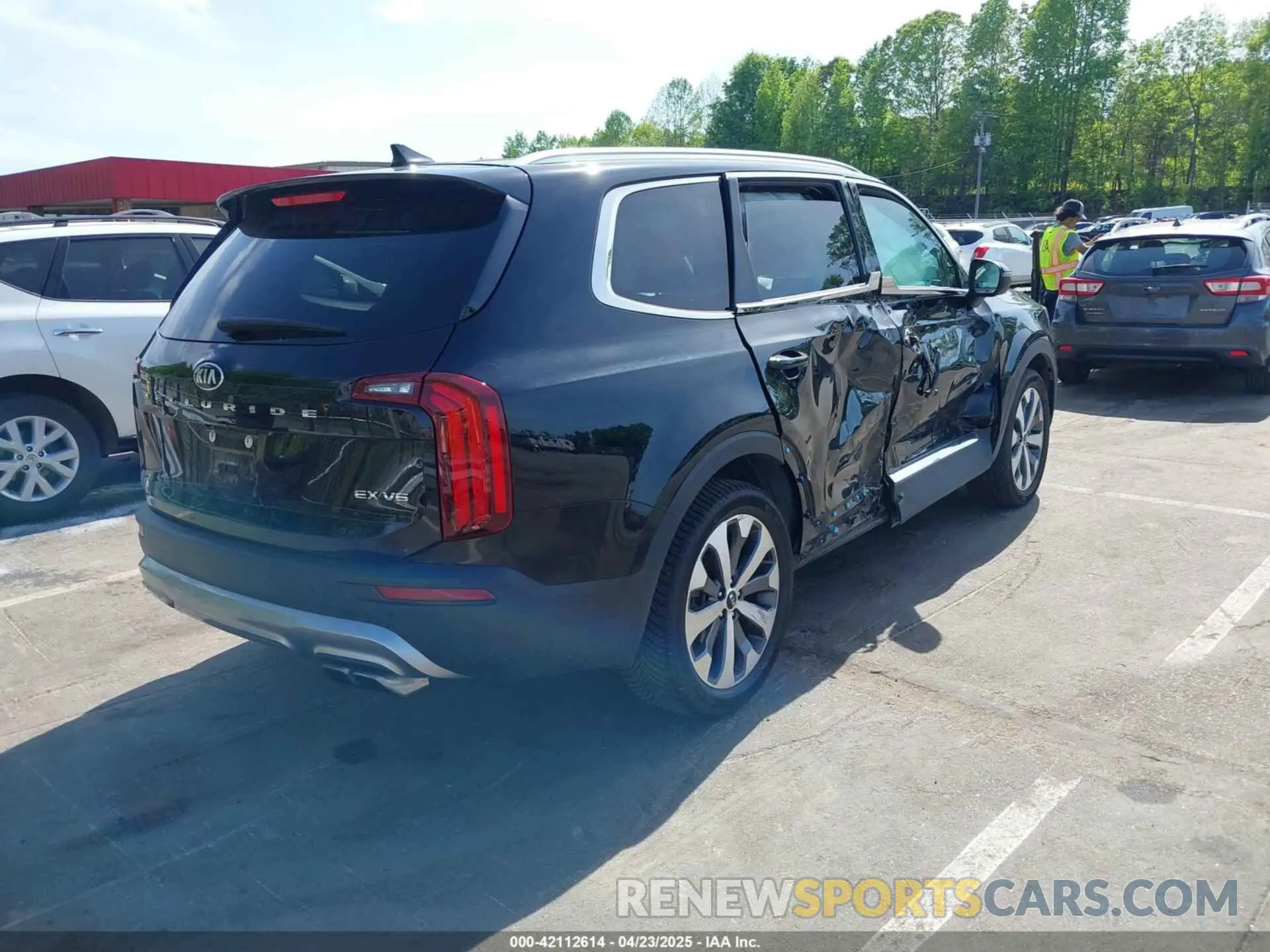 4 Photograph of a damaged car 5XYP34HC0LG068180 KIA TELLURIDE 2020