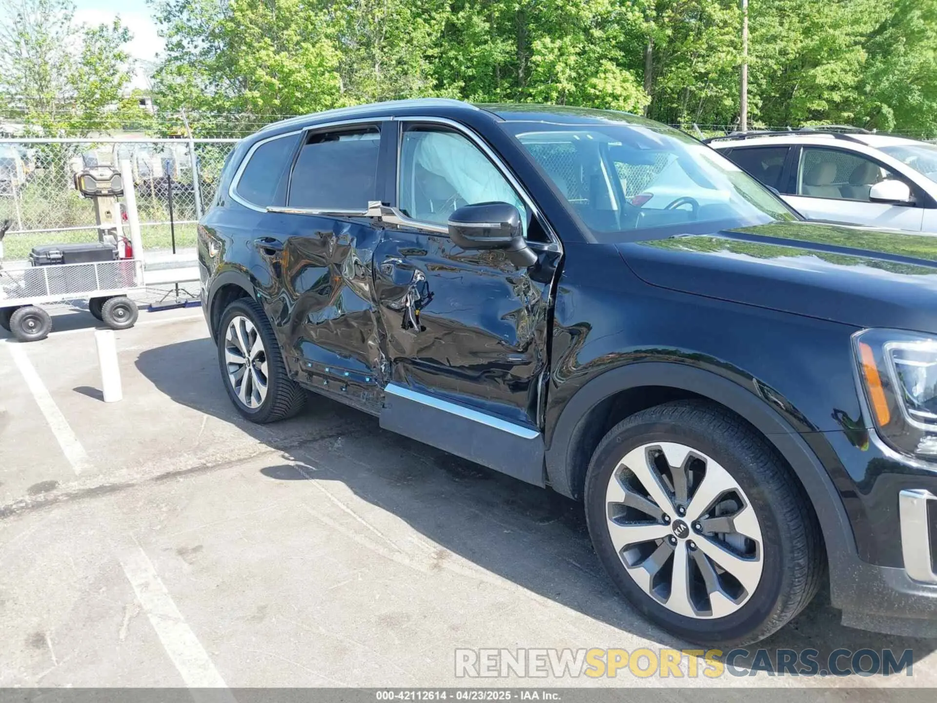 6 Photograph of a damaged car 5XYP34HC0LG068180 KIA TELLURIDE 2020