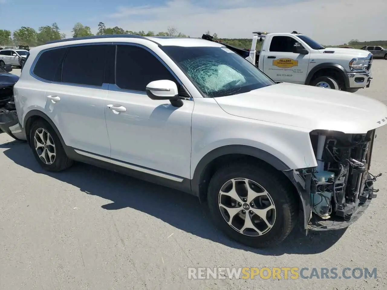 4 Photograph of a damaged car 5XYP34HC3LG041121 KIA TELLURIDE 2020