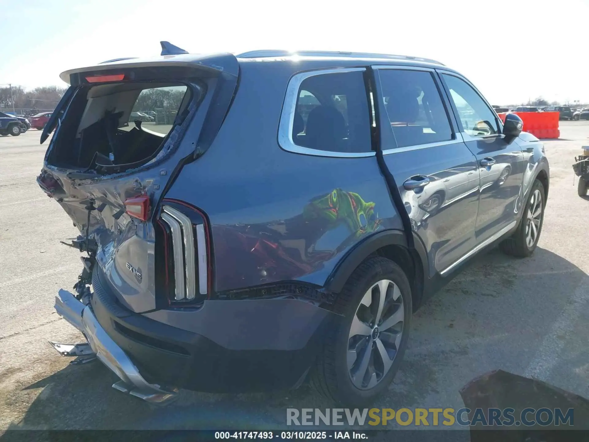 4 Photograph of a damaged car 5XYP34HC6LG086196 KIA TELLURIDE 2020