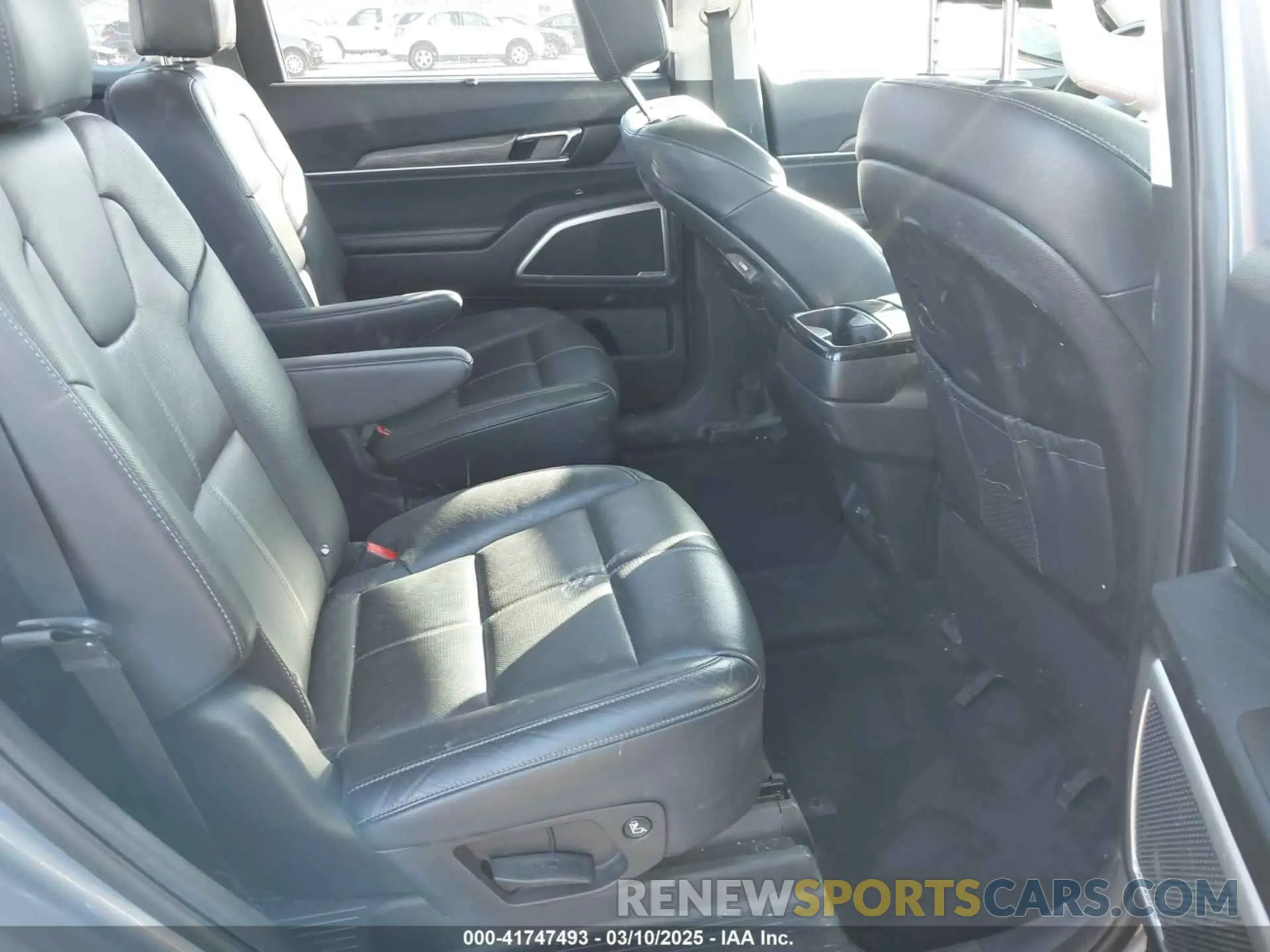 8 Photograph of a damaged car 5XYP34HC6LG086196 KIA TELLURIDE 2020