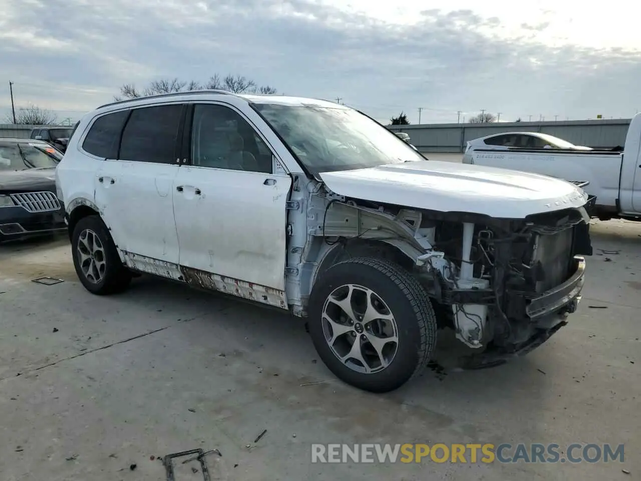 4 Photograph of a damaged car 5XYP34HC7LG001298 KIA TELLURIDE 2020