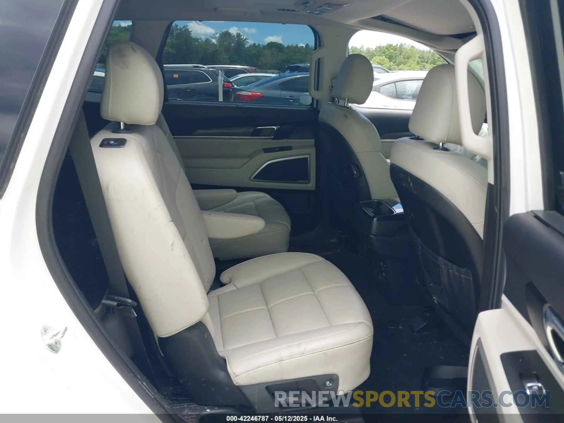 8 Photograph of a damaged car 5XYP34HC7LG074039 KIA TELLURIDE 2020