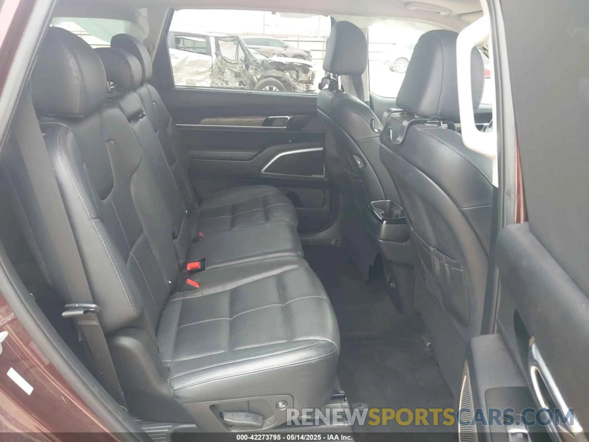 8 Photograph of a damaged car 5XYP34HC9LG001173 KIA TELLURIDE 2020