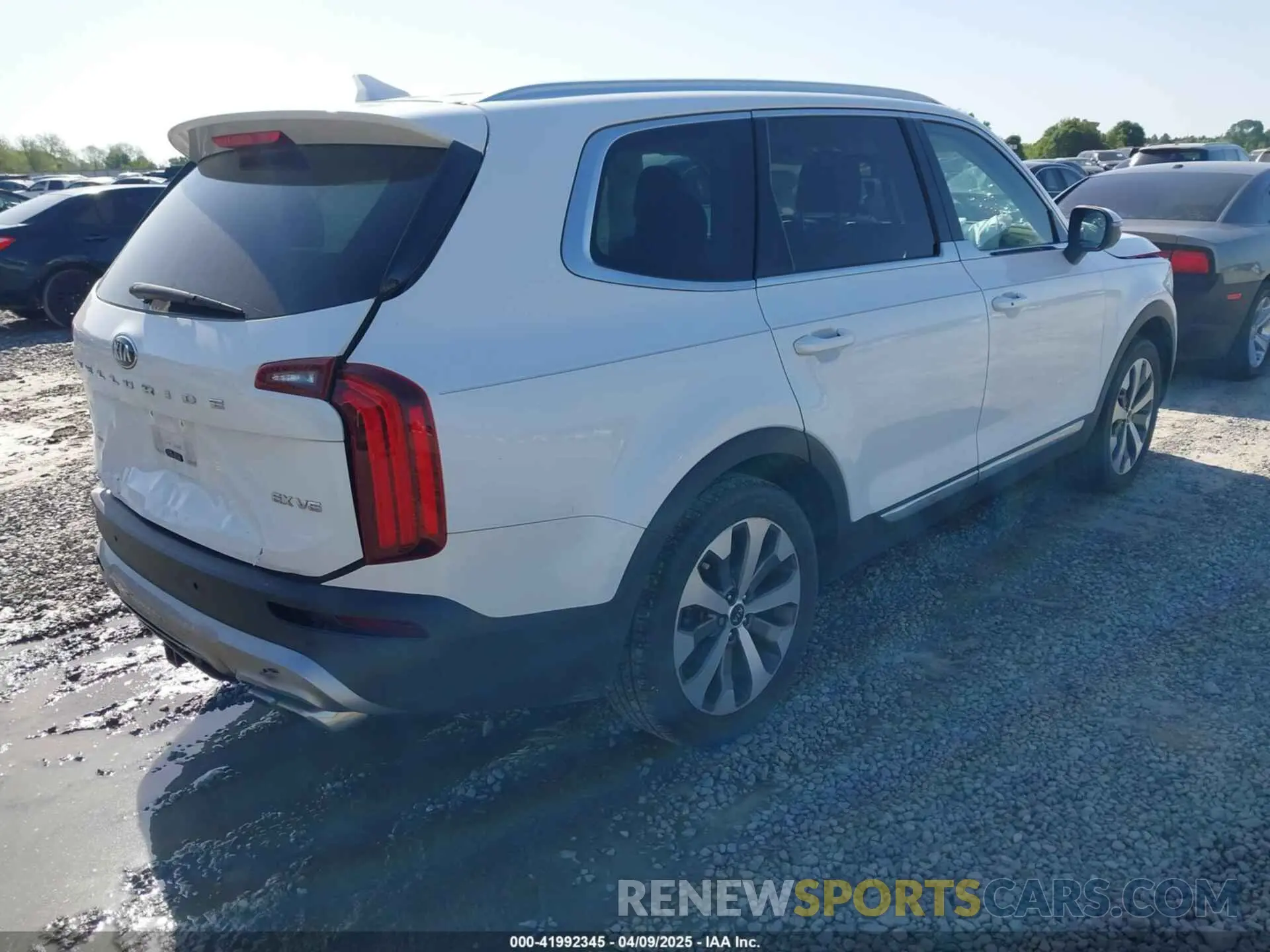 4 Photograph of a damaged car 5XYP34HCXLG071376 KIA TELLURIDE 2020