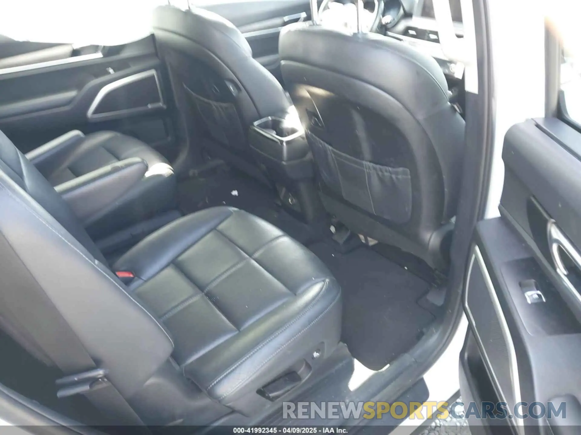 8 Photograph of a damaged car 5XYP34HCXLG071376 KIA TELLURIDE 2020