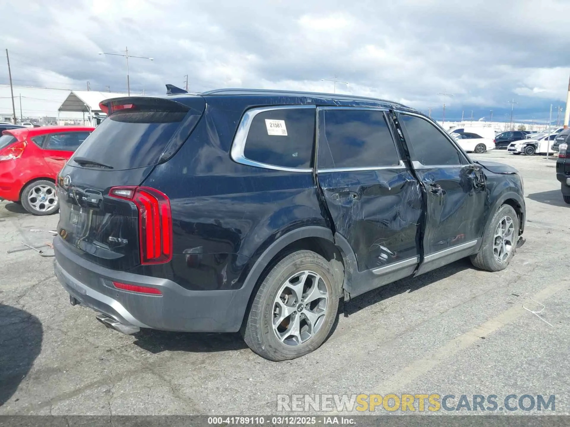 4 Photograph of a damaged car 5XYP3DHC3LG046643 KIA TELLURIDE 2020