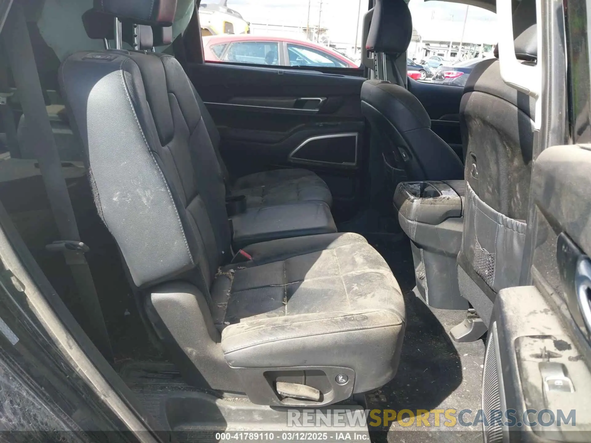 8 Photograph of a damaged car 5XYP3DHC3LG046643 KIA TELLURIDE 2020