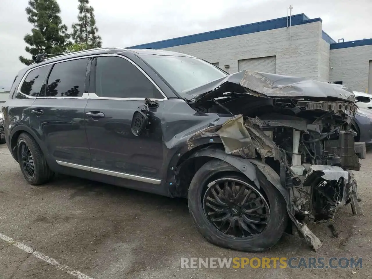 4 Photograph of a damaged car 5XYP3DHC3LG090920 KIA TELLURIDE 2020