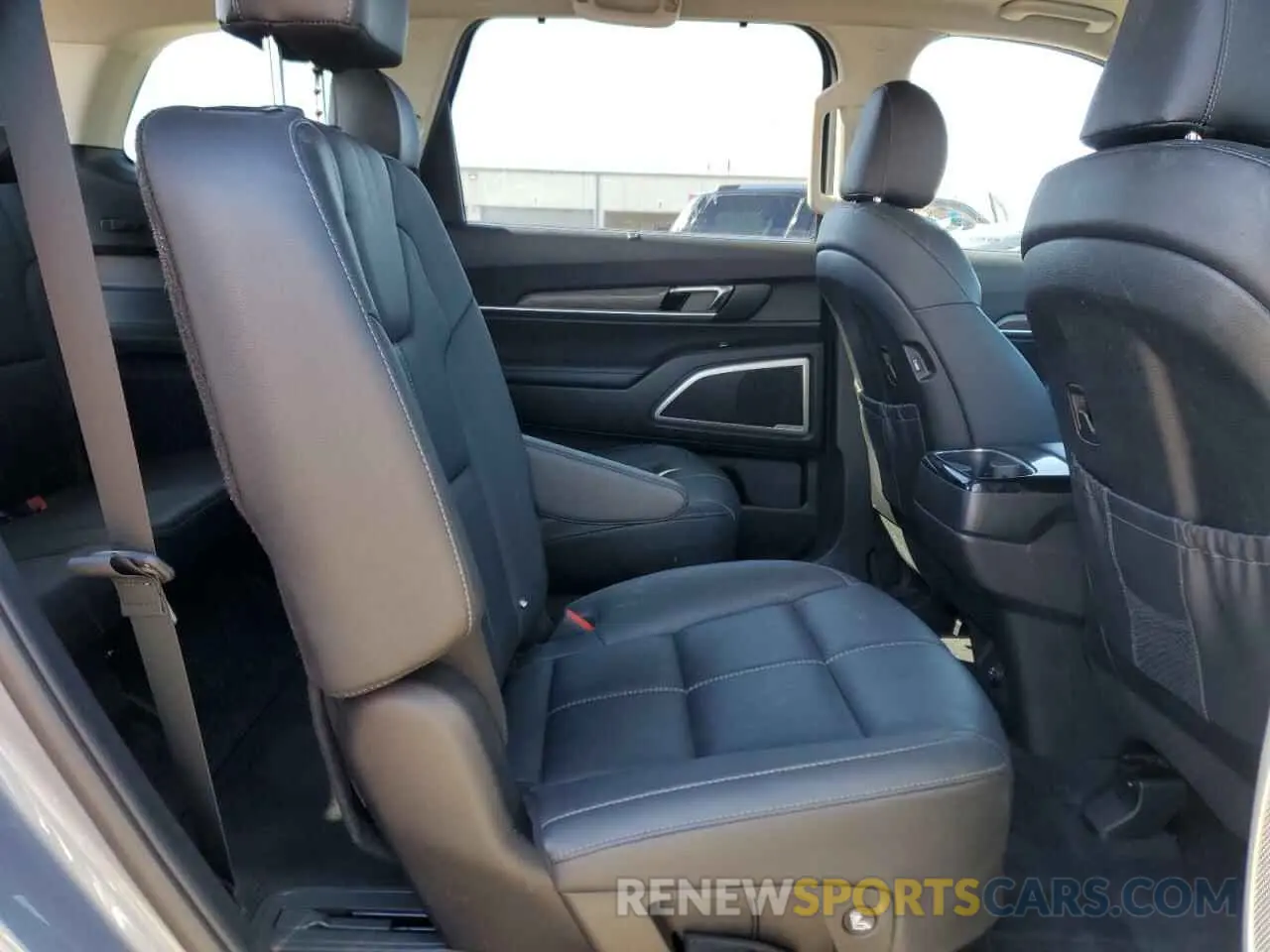 11 Photograph of a damaged car 5XYP3DHC4LG059241 KIA TELLURIDE 2020