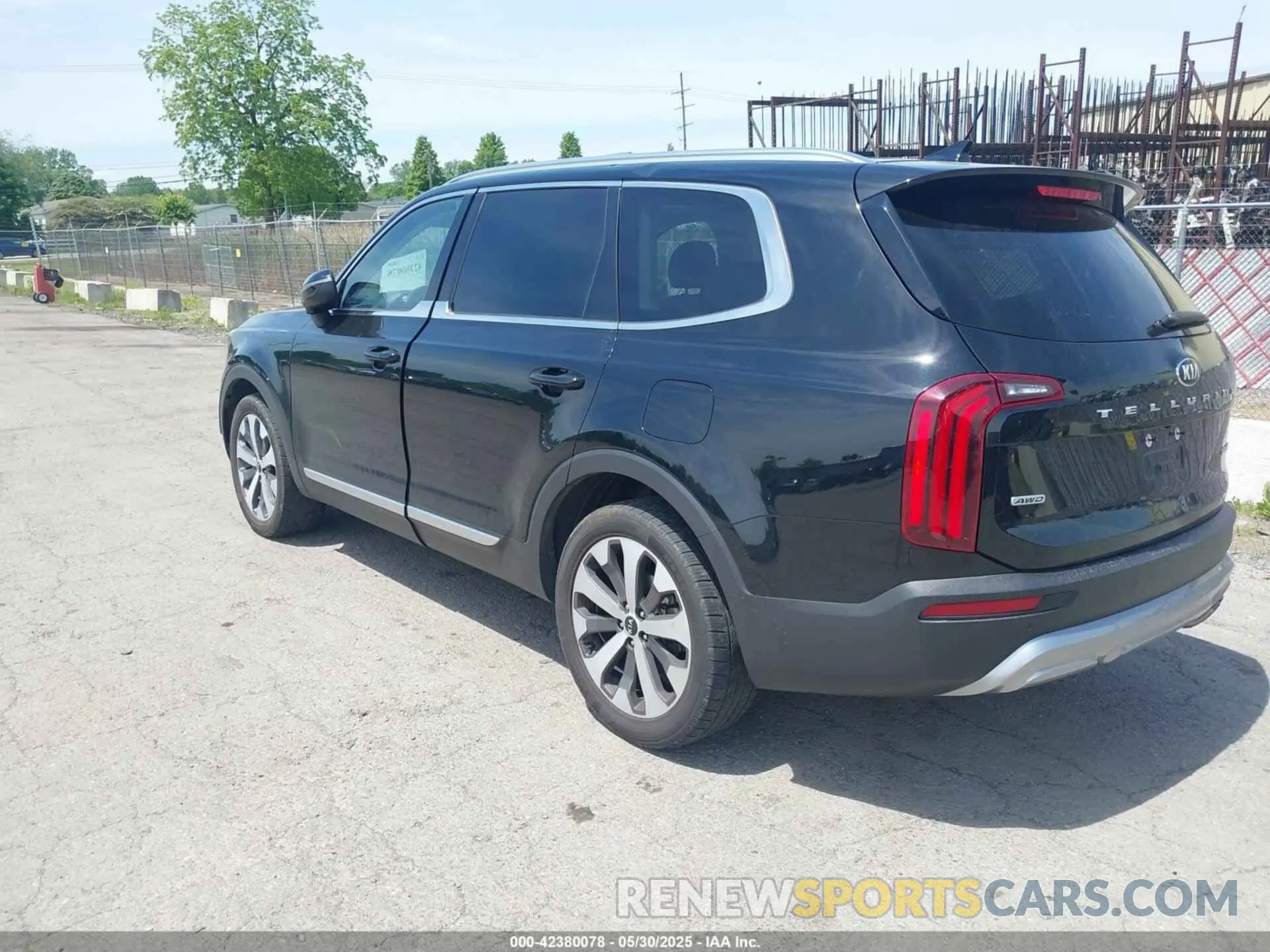 3 Photograph of a damaged car 5XYP3DHC6LG055921 KIA TELLURIDE 2020