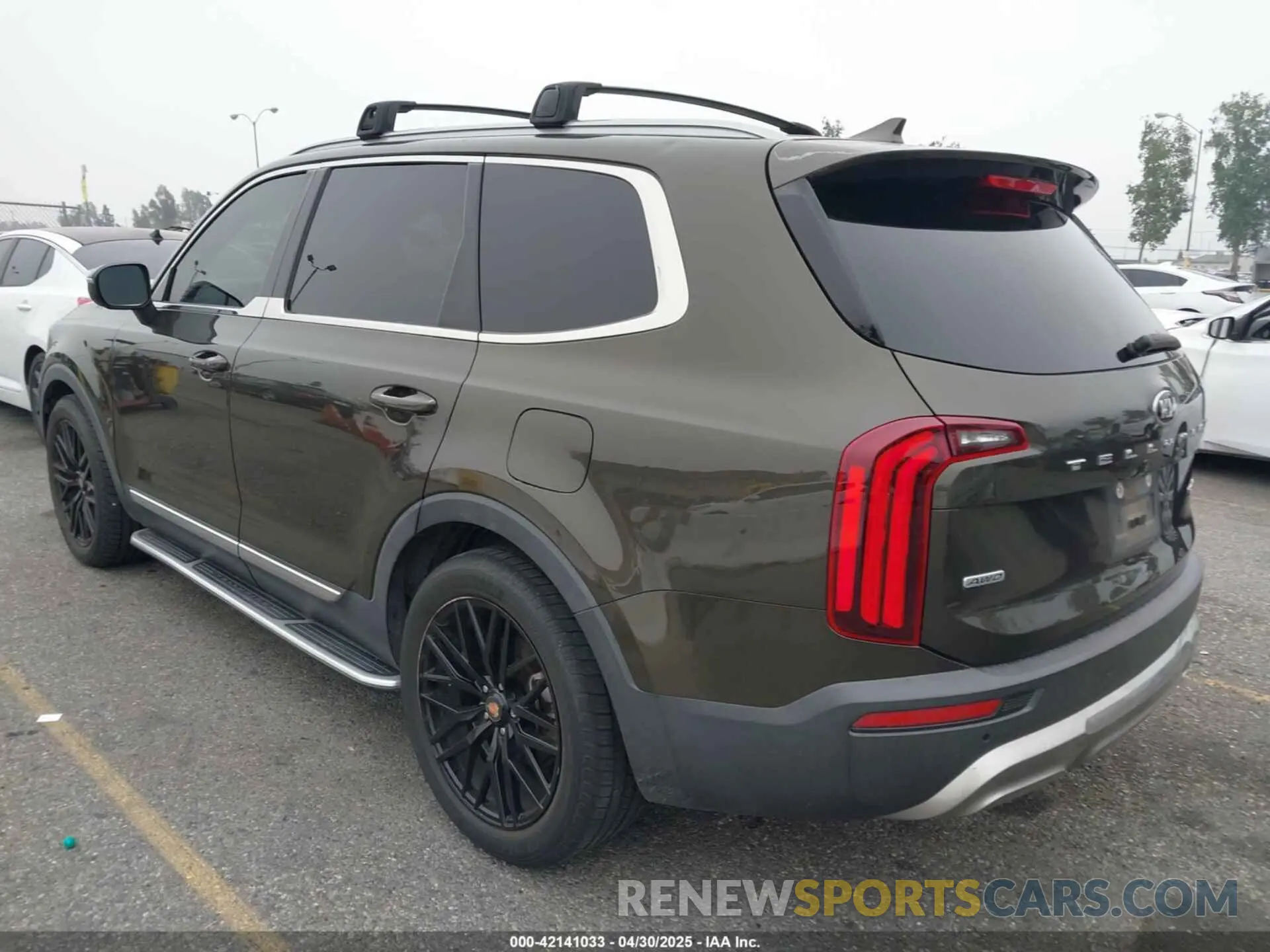 3 Photograph of a damaged car 5XYP3DHC9LG001495 KIA TELLURIDE 2020