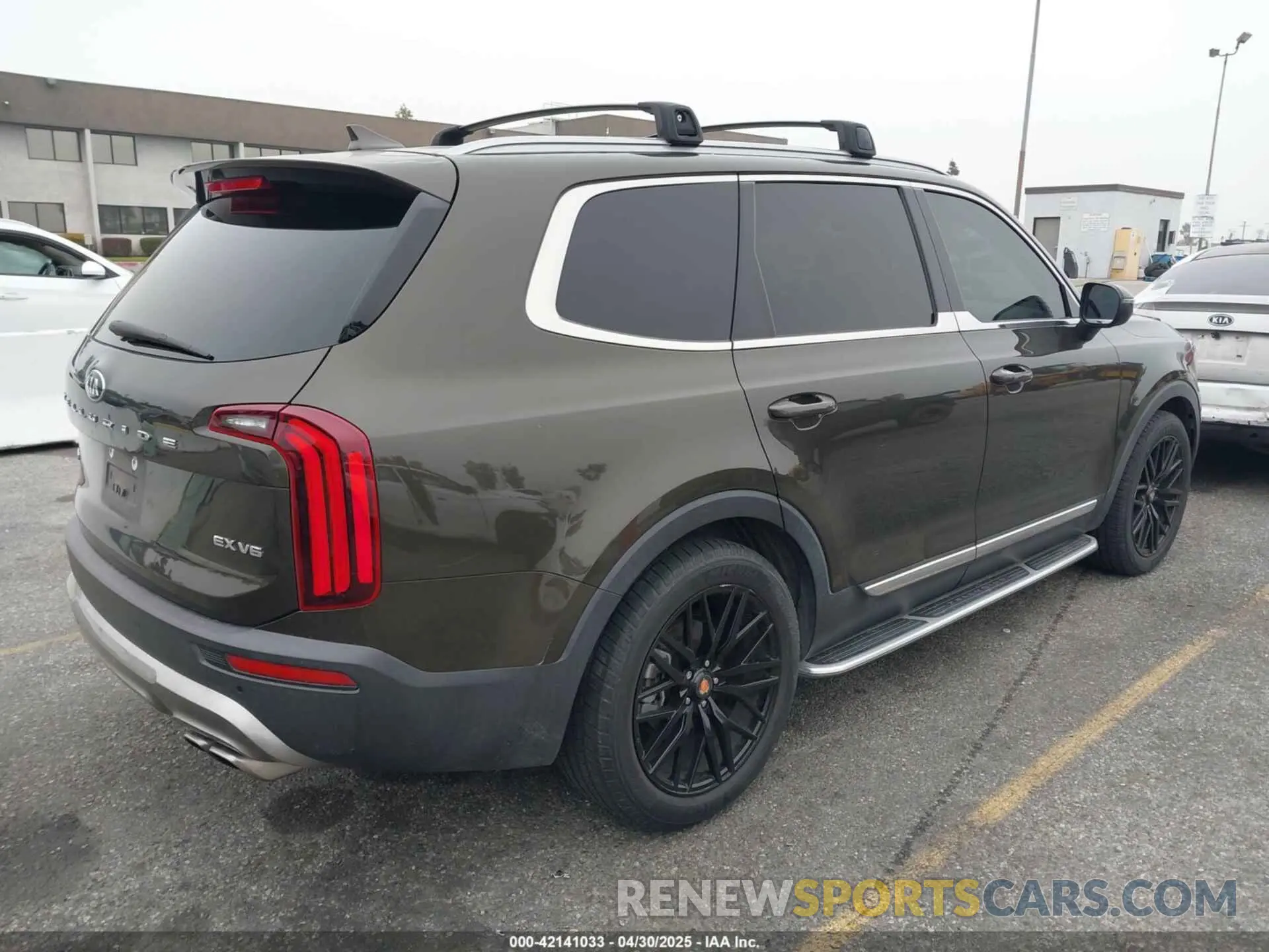 4 Photograph of a damaged car 5XYP3DHC9LG001495 KIA TELLURIDE 2020