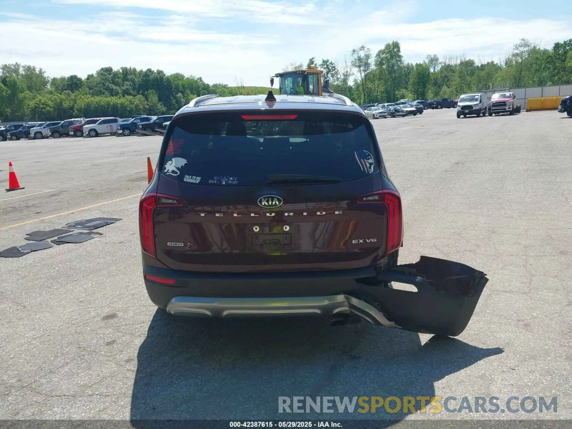 17 Photograph of a damaged car 5XYP3DHC9LG003327 KIA TELLURIDE 2020