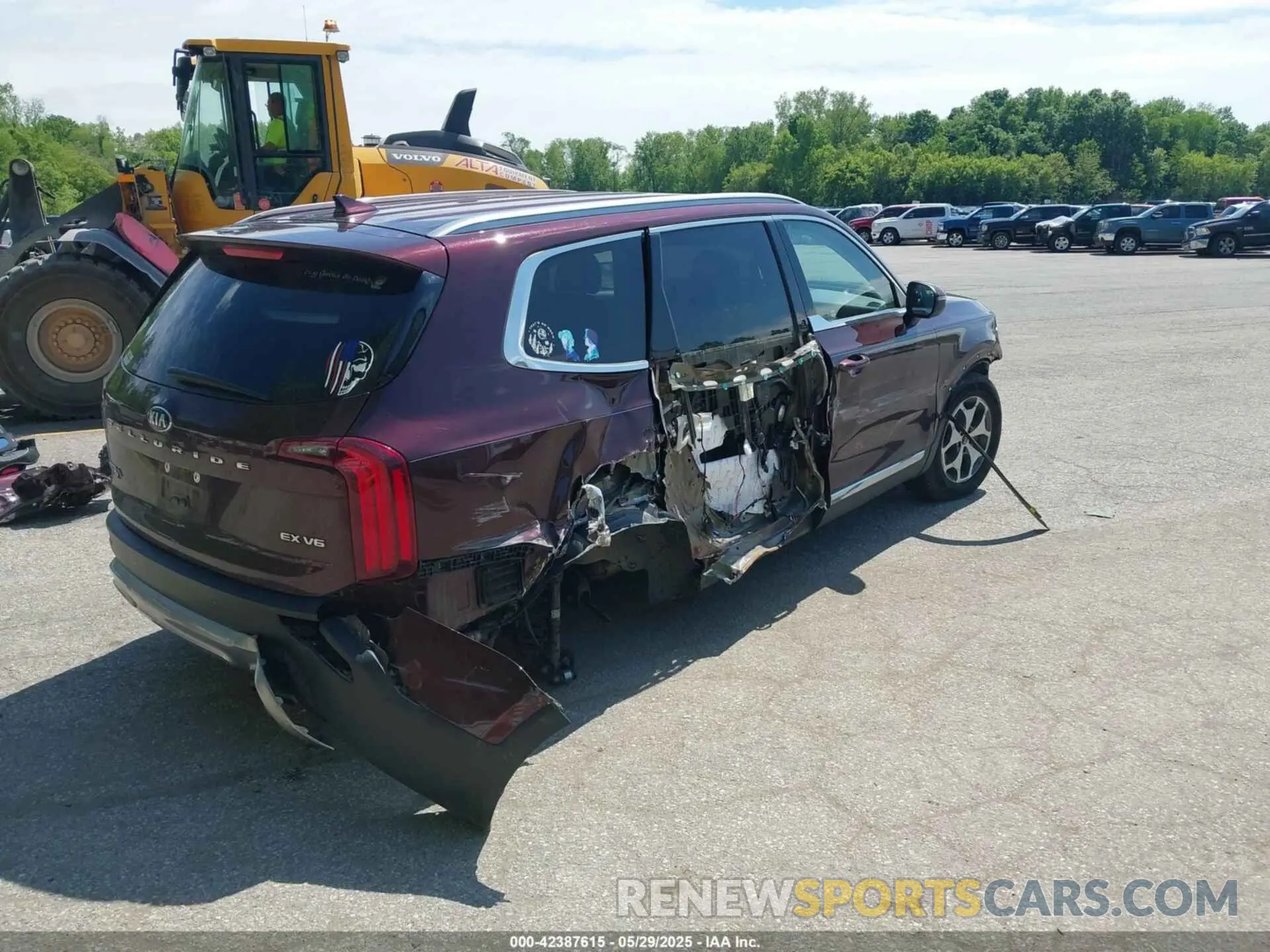 4 Photograph of a damaged car 5XYP3DHC9LG003327 KIA TELLURIDE 2020