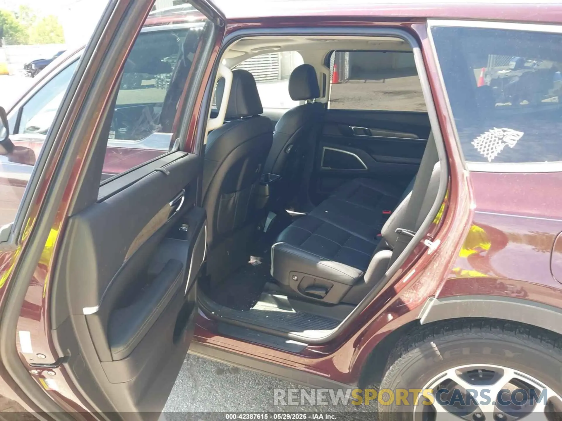 8 Photograph of a damaged car 5XYP3DHC9LG003327 KIA TELLURIDE 2020
