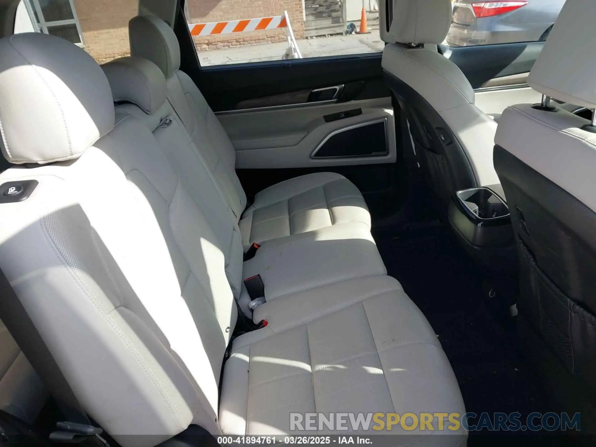 8 Photograph of a damaged car 5XYP3DHC9LG010813 KIA TELLURIDE 2020