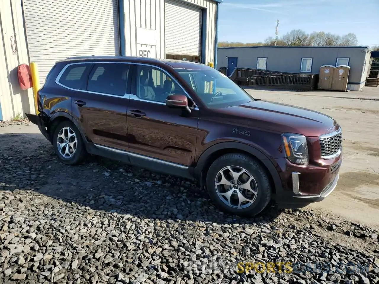 4 Photograph of a damaged car 5XYP3DHC9LG032973 KIA TELLURIDE 2020