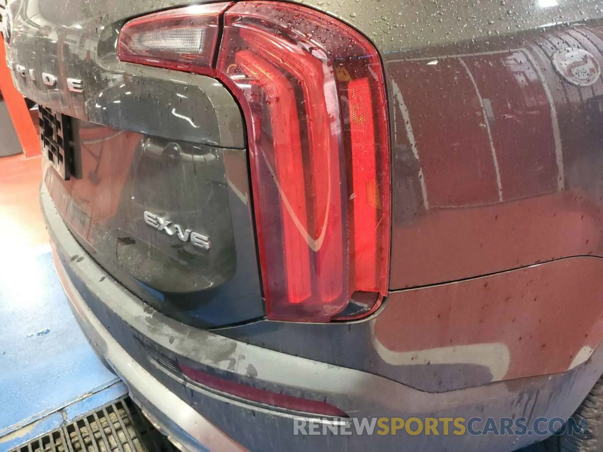 2 Photograph of a damaged car 5XYP3DHC9LG046517 KIA TELLURIDE 2020