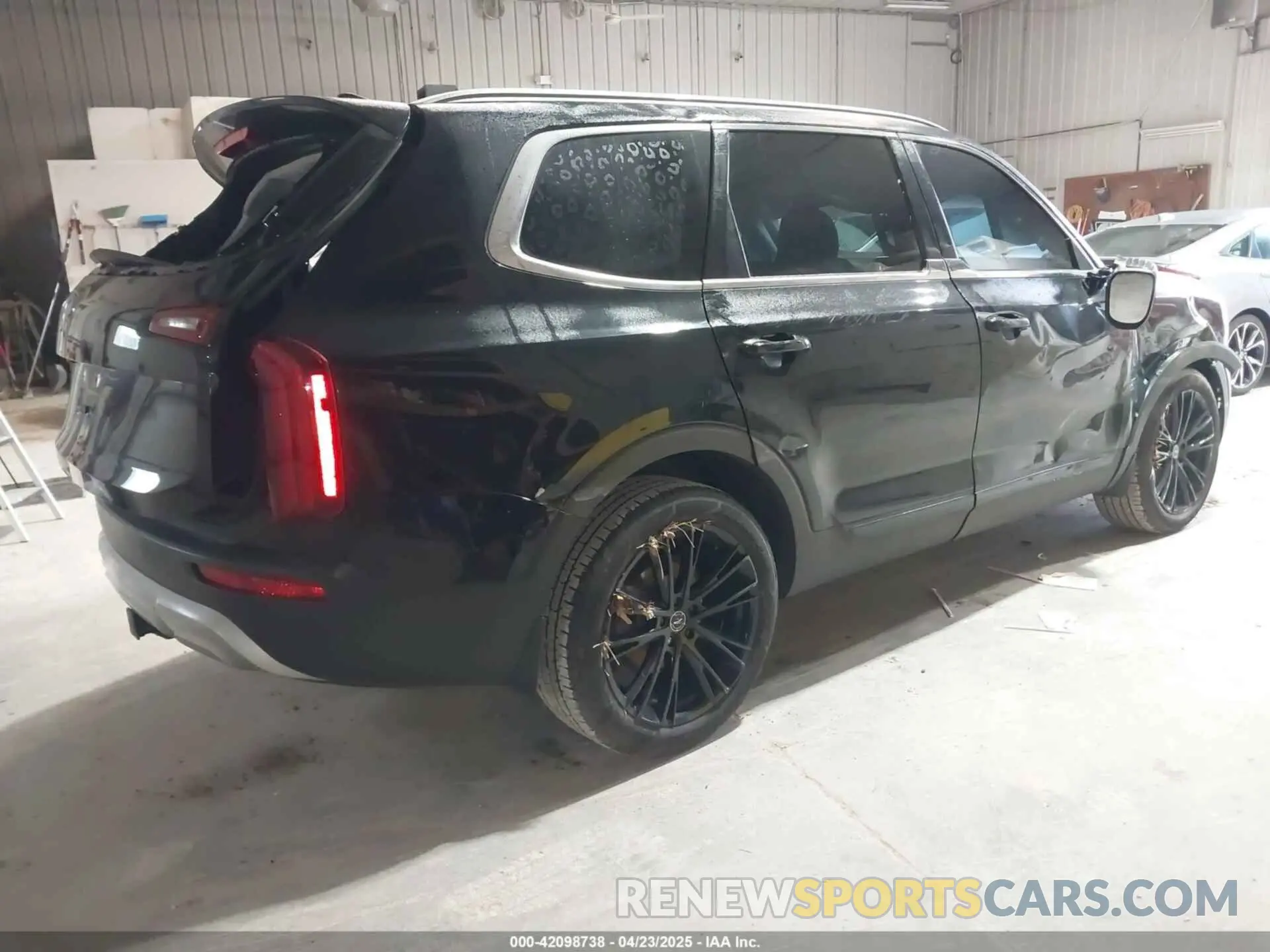 4 Photograph of a damaged car 5XYP3DHCXLG027703 KIA TELLURIDE 2020