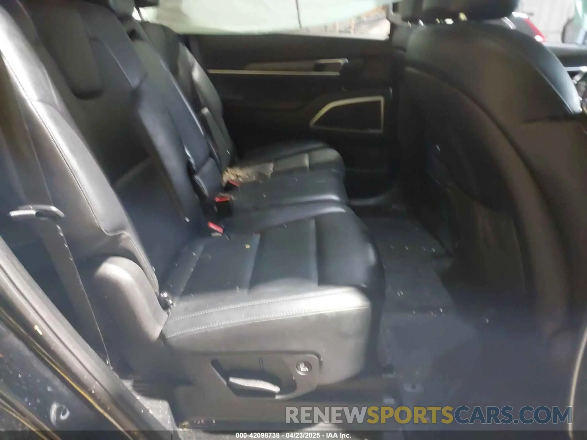 8 Photograph of a damaged car 5XYP3DHCXLG027703 KIA TELLURIDE 2020