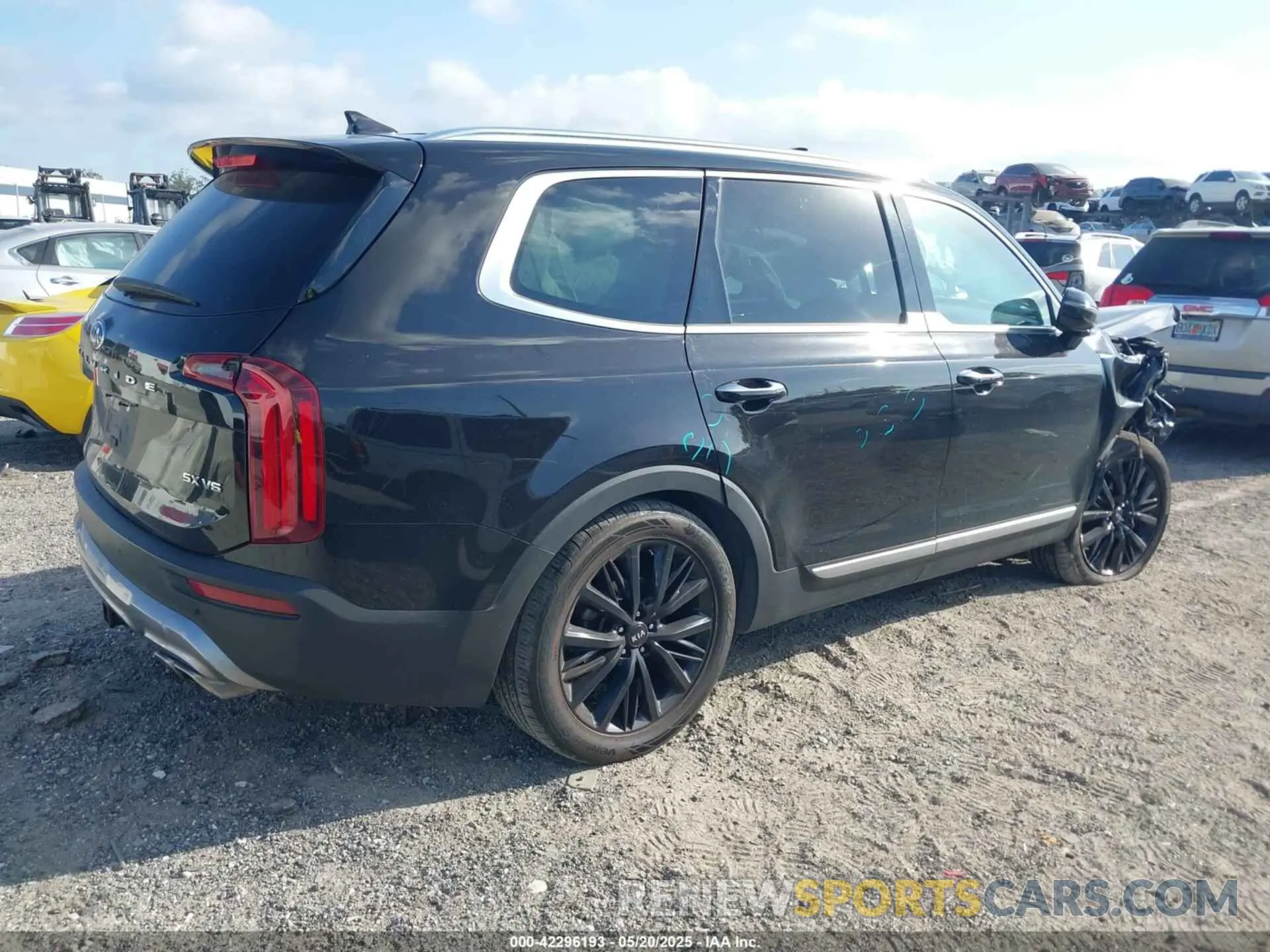 4 Photograph of a damaged car 5XYP54HC6LG045884 KIA TELLURIDE 2020